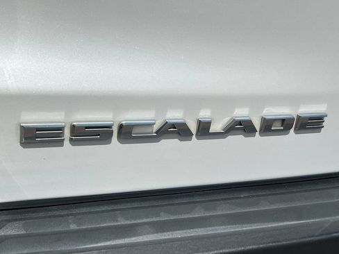 Used 2020 Cadillac Escalade Luxury AWD/4WD image 27