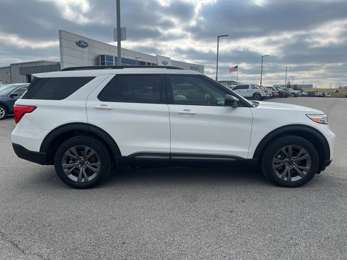 Certified 2022 Ford Explorer XLT w/ Equipment Group 202A image 4