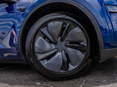 Used 2026 Tesla Model Y AWD image 28