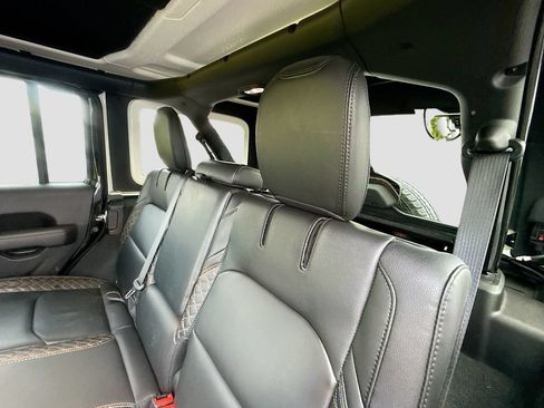Used 2022 Jeep Wrangler Unlimited Sahara AWD/4WD image 31