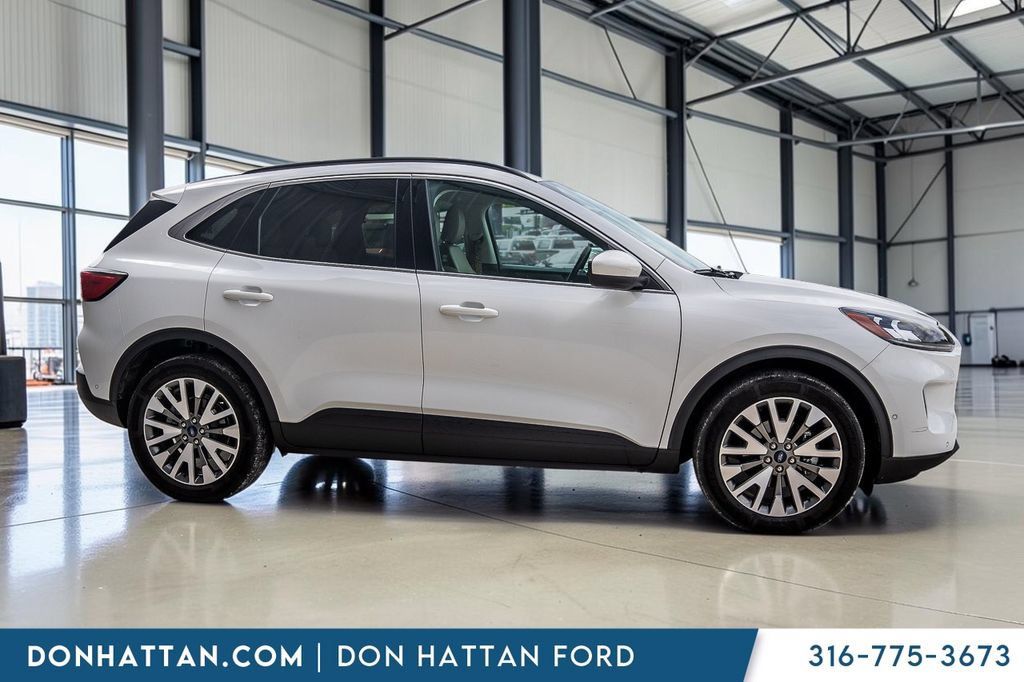 Used 2021 Ford Escape Titanium AWD/4WD image 27