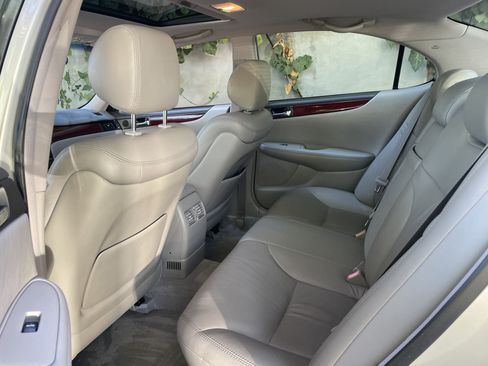 Used 2004 Lexus ES 330 w/ Premium Pkg FWD image 9