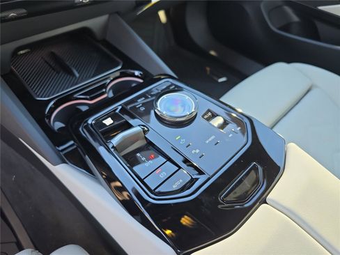 New 2026 BMW 530i xDrive w/ M Sport Package AWD/4WD image 29