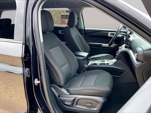 Certified 2023 Ford Explorer XLT RWD image 9