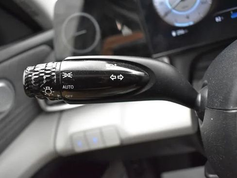 Used 2024 Hyundai Elantra Limited FWD image 25