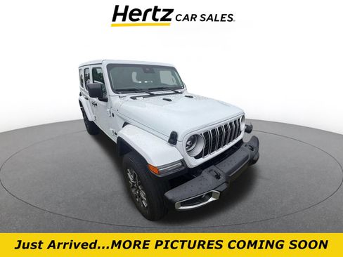 Used 2025 Jeep Wrangler Unlimited Sahara AWD/4WD image 1