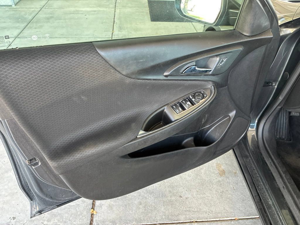 Used 2018 Chevrolet Malibu LT FWD image 19