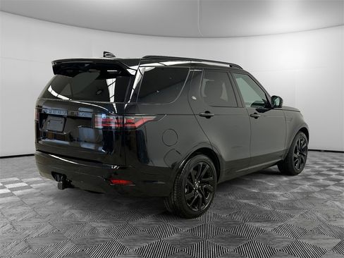 Used 2024 Land Rover Discovery Dynamic SE image 5