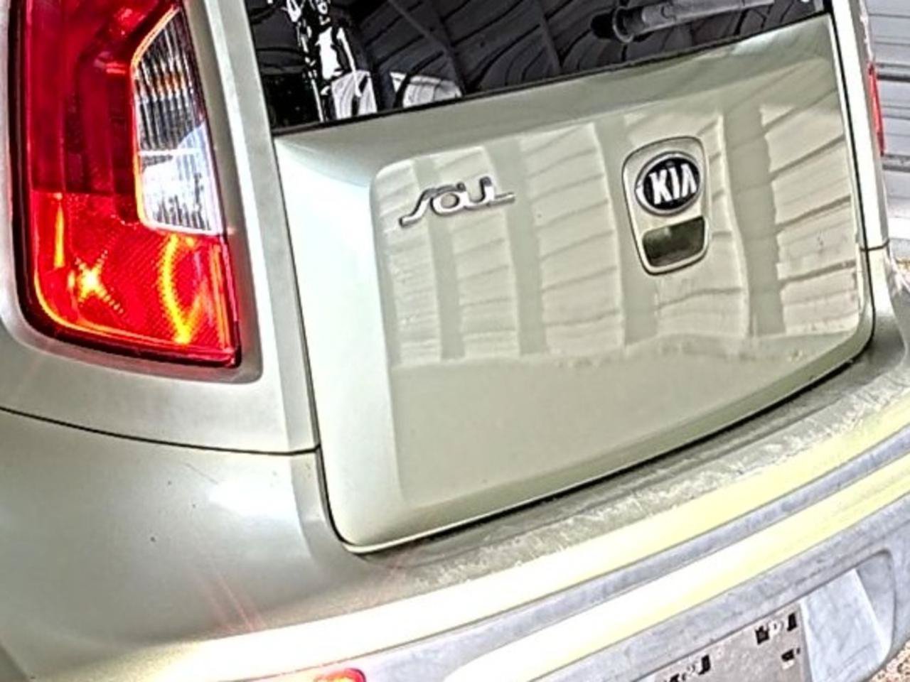 Used 2013 Kia Soul + FWD image 8