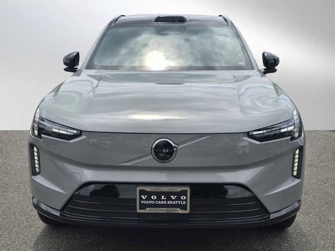 New 2025 Volvo EX90 Plus image 2