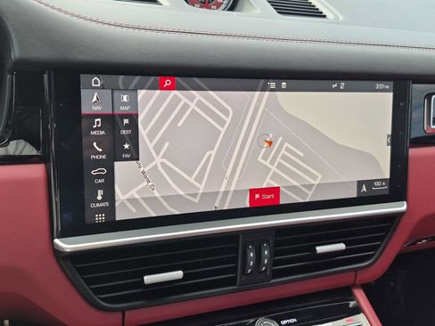 Used 2019 Porsche Cayenne Turbo AWD/4WD image 31