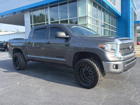 Used 2021 Toyota Tundra SR5 w/ SR5 Upgrade Package AWD/4WD image 2
