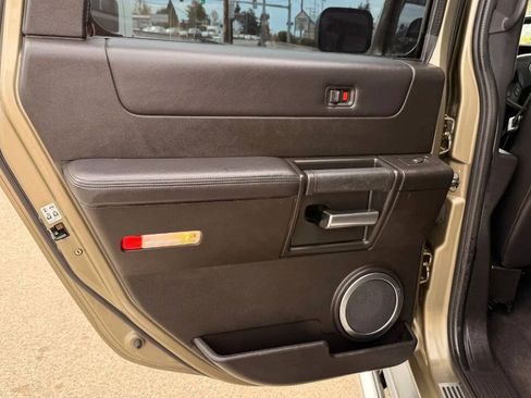 Used 2005 HUMMER H2 SUT w/ Preferred Equipment Group AWD/4WD image 23