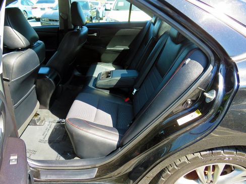 Used 2015 Toyota Camry SE image 14