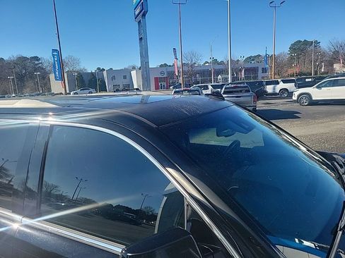 Used 2018 GMC Yukon XL SLT w/ Open Road Package image 9