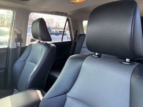 Used 2016 Toyota 4Runner SR5 Premium image 10