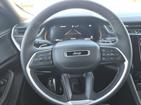 Used 2024 Jeep Grand Cherokee Altitude AWD/4WD image 19