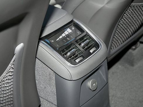 New 2025 Volvo XC90 T8 Plus w/ Protection Package Premier image 23