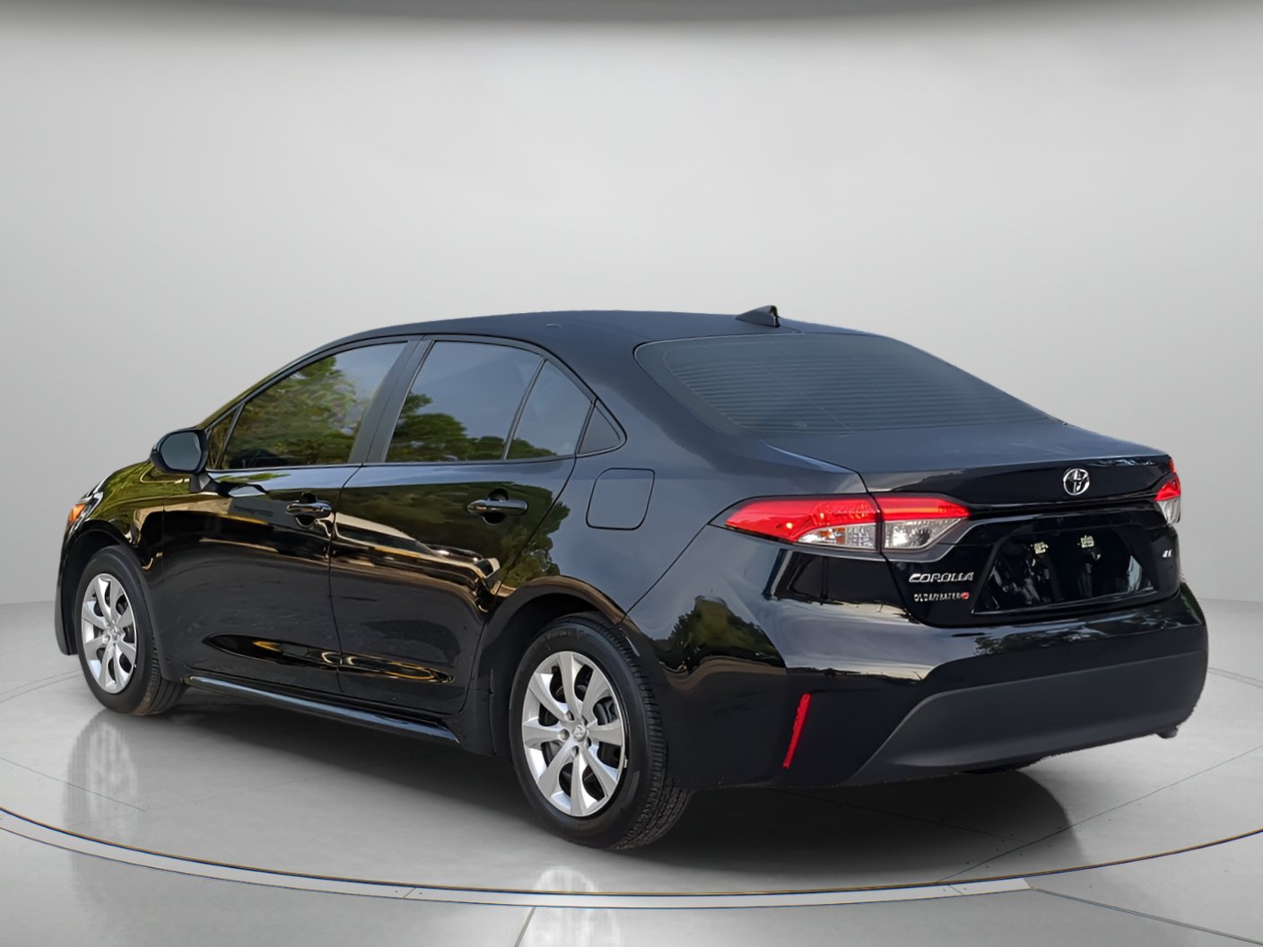 Used 2024 Toyota Corolla LE FWD image 42