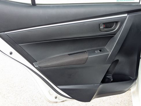 Used 2015 Toyota Corolla L image 16