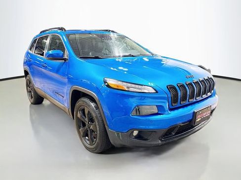 Used 2018 Jeep Cherokee Limited w/ Technology Group AWD/4WD image 5