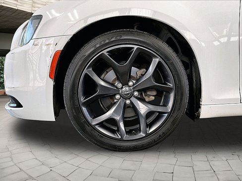 Used 2021 Chrysler 300 Touring w/ Sport Appearance Package RWD image 7