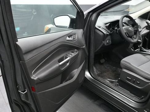 Used 2017 Ford Escape SE w/ Equipment Group 201A AWD/4WD image 28