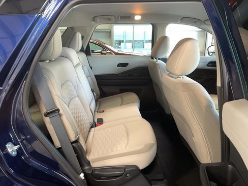 Used 2024 Nissan Pathfinder SV w/ Cargo Package image 18