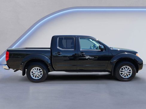 Used 2017 Nissan Frontier SV AWD/4WD image 2