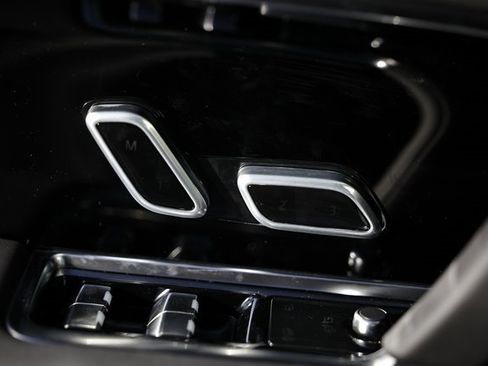 New 2025 Land Rover Range Rover SE image 16