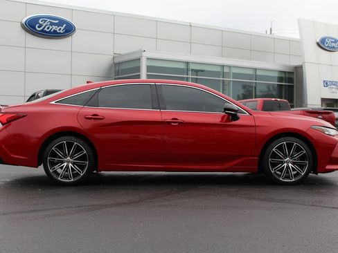 Used 2022 Toyota Avalon Touring image 9