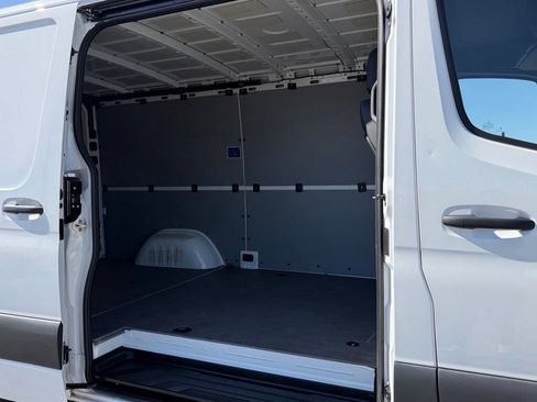 Used 2025 Mercedes-Benz Sprinter 2500 image 10