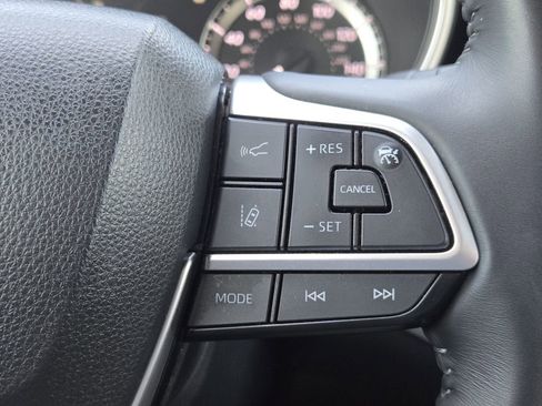 Used 2023 Toyota Highlander XSE image 31