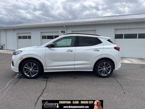 Used 2020 Buick Encore GX Essence w/ Experience Buick Package FWD image 2
