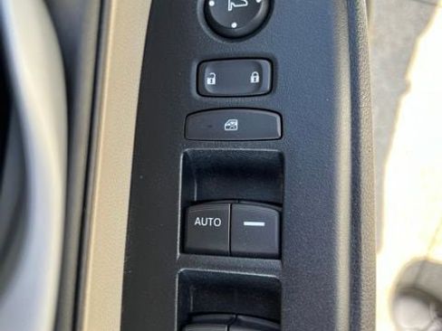 Used 2018 Honda CR-V LX image 16