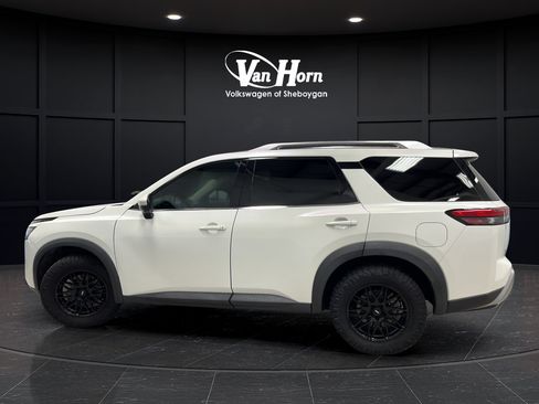 Used 2023 Nissan Pathfinder SL AWD/4WD image 4