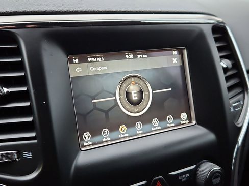 Used 2021 Jeep Grand Cherokee Laredo w/ Security & Convenience Group image 19