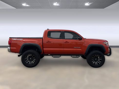 Used 2017 Toyota Tacoma TRD Off-Road w/ Tow Package (A/T) AWD/4WD image 8