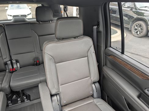 Used 2023 Chevrolet Suburban High Country w/ LPO, Illumination Package AWD/4WD image 14