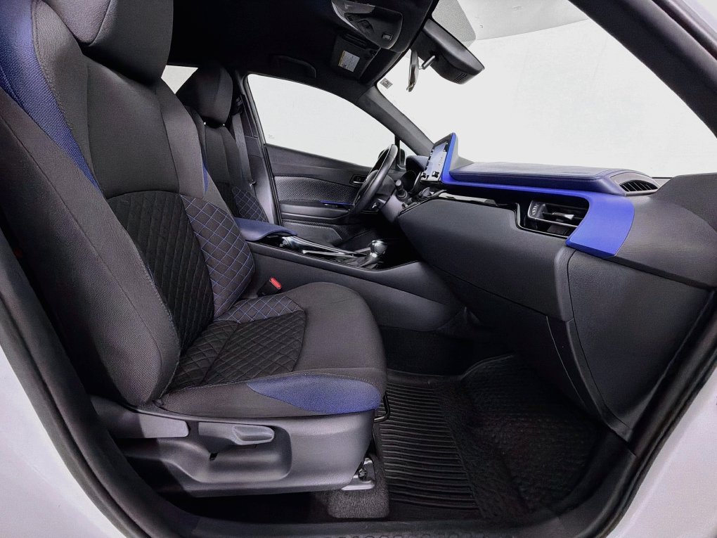 Used 2022 Toyota C-HR XLE FWD image 30