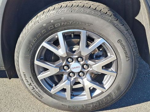 Certified 2023 GMC Acadia SLT image 32