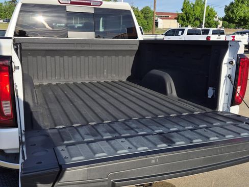 Used 2022 GMC Sierra 1500 SLT w/ SLT Convenience Package image 11