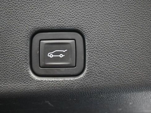 Used 2024 Chevrolet Traverse LT image 16