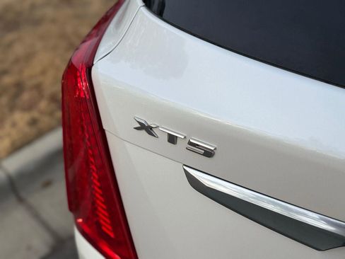 Used 2017 Cadillac XT5 FWD image 11
