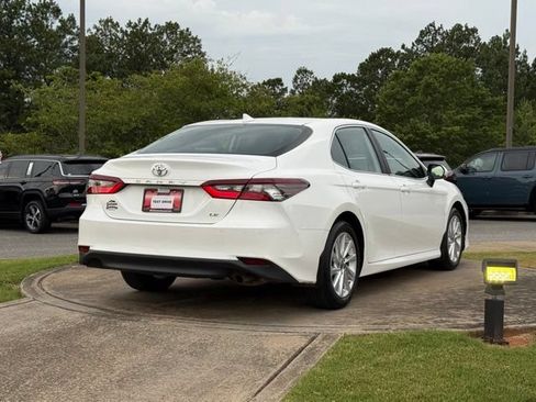 Used 2021 Toyota Camry LE w/ Cold Weather Package FWD image 7