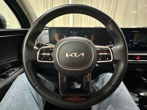 Used 2024 Kia Sorento S image 29