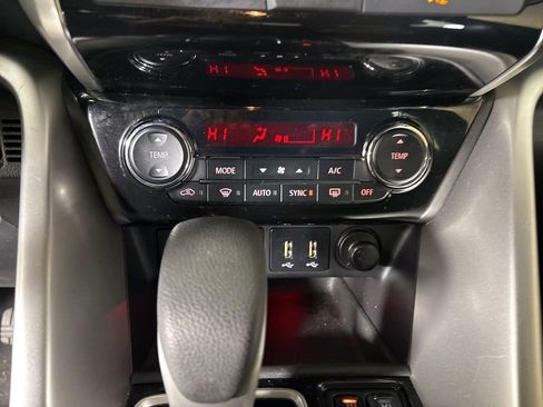 Used 2022 Mitsubishi Eclipse Cross SE image 16