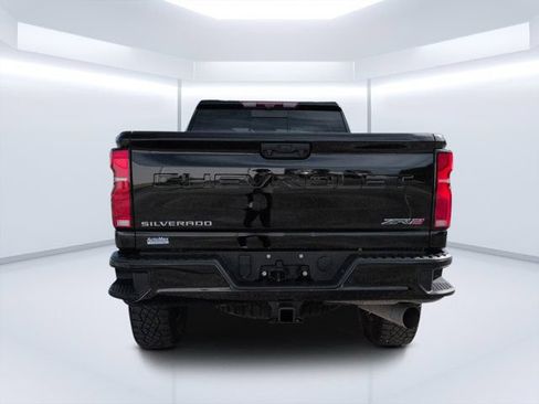 Used 2024 Chevrolet Silverado 2500 ZR2 w/ Technology Package AWD/4WD image 4