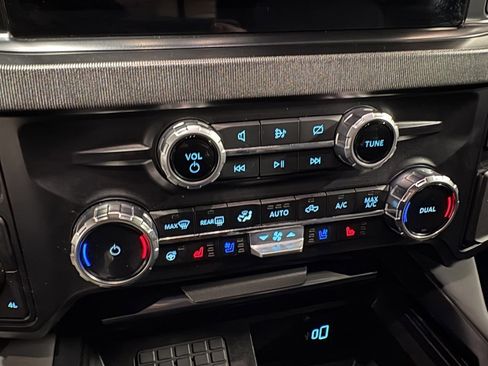 Used 2024 Ford F250 Platinum image 16