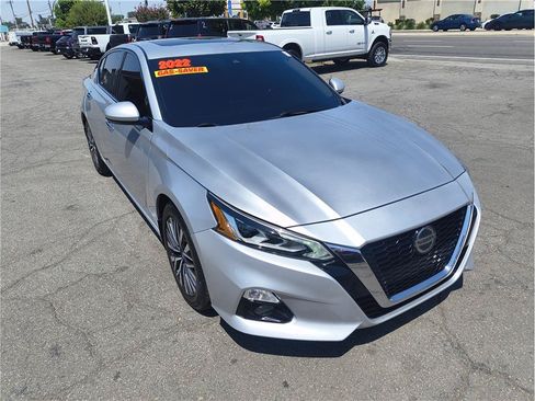 Used 2022 Nissan Altima 2.5 SL FWD image 2